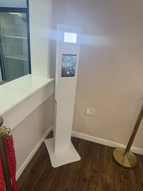 Digital Selfie Pod - White 