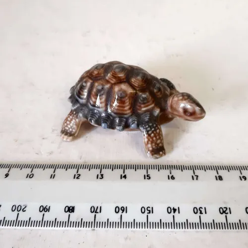 Small Wade porcelain tortoise ornament/figurine