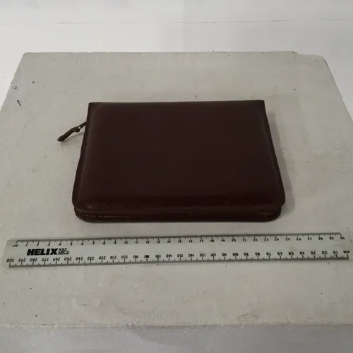 Leather Cathian zipped writing wallet