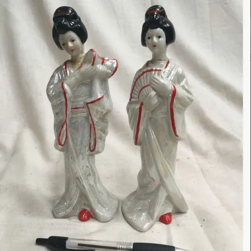 Pair China Geisha figurines