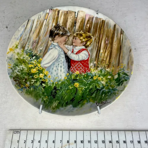 1980s Wedgewood Decorative Plate (