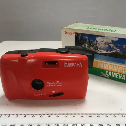 Panorama Wide Pic red camera with box