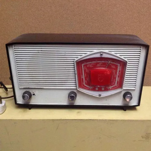 White brown and red period Philips radio unit