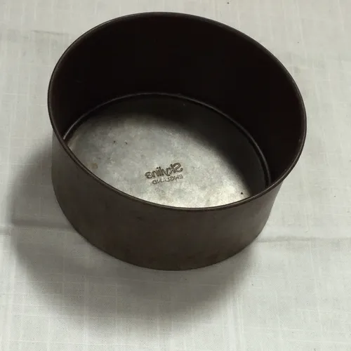 Various round cake tins