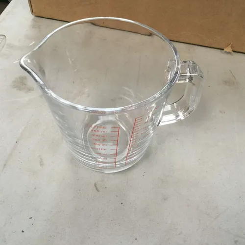 Glass/Pyrex measuring jug
