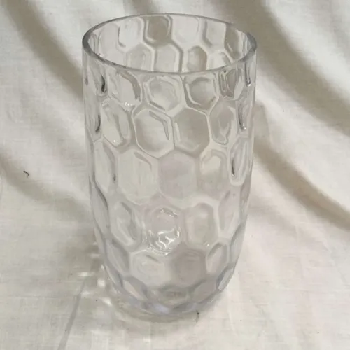 Glass vase with honeycomb effect