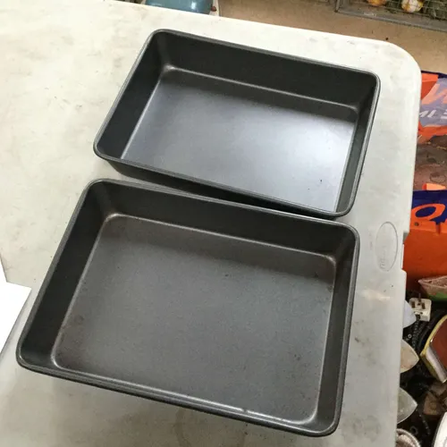 Modern black deep baking tray