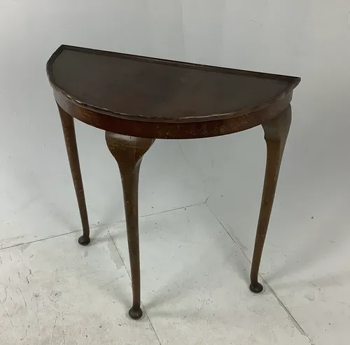 wood half moon table with raised rim