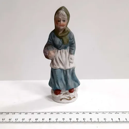 Old lady with green scarf figurine ornament