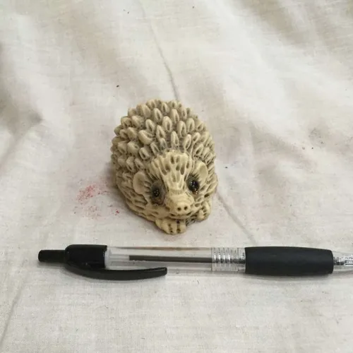 Small cream hedgehog ornament 