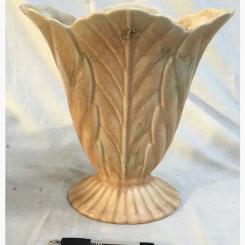 Pale orange/pink leaf vase