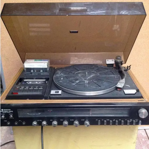 Sanyo Stereo Music Centre record player / turntable and tape player