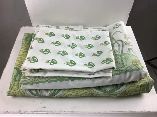 Green daisy floral curtains