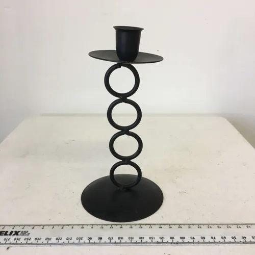 Iron candlestick with rings design