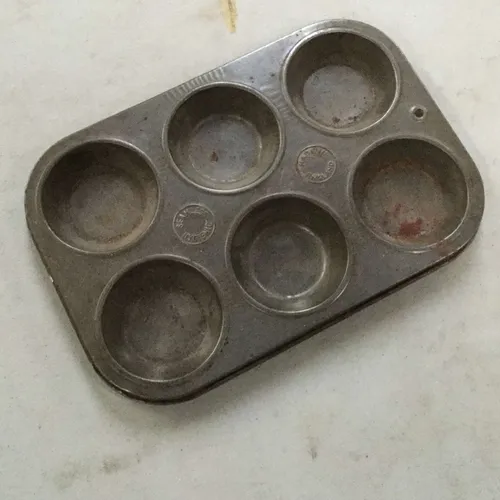 Period rectangular muffin tray
