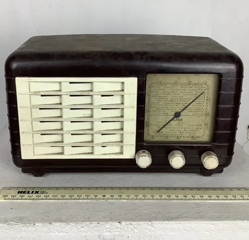 Period Brown and Cream Radio