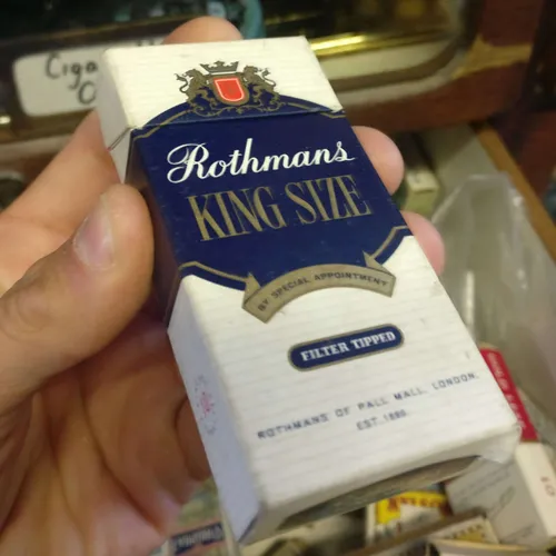 Rothmans King Size cigarette box