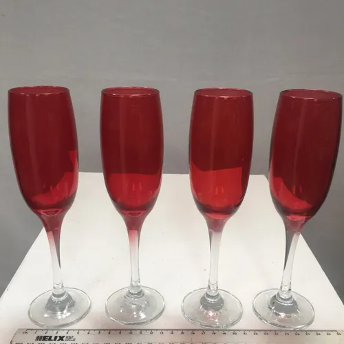 Set of 4 Red champagne glass flute w/ clear base