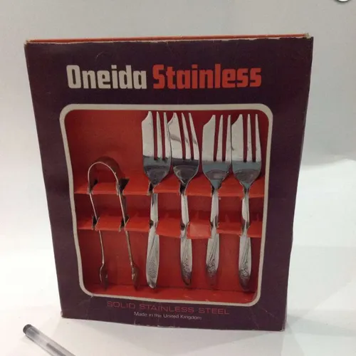 set of 4 Oneida cake forks and small tongs in original packaging