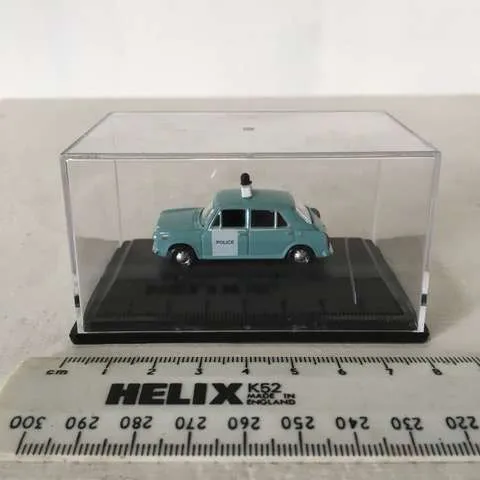 Oxford Diecast OO Austin 1300 Metropolitan Police car 1:76 in perspex case.