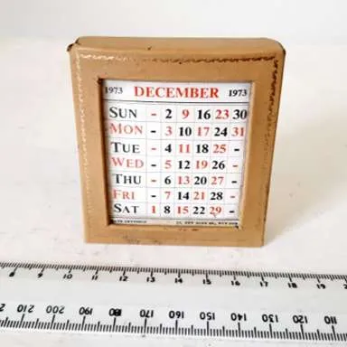 Small desk calendar for 1973 with beige leather surround 