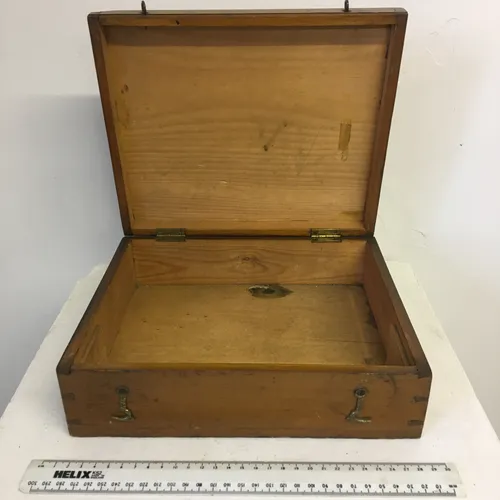 Light wood box with two latches