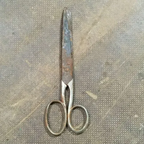Period Aged / Rusted metal scissors