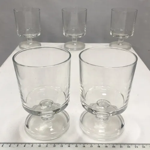 Set of 5 wine glasses
