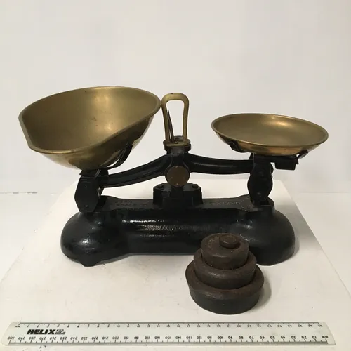 Libra Scale Co. Black and Gold Metal Weighing Scales
