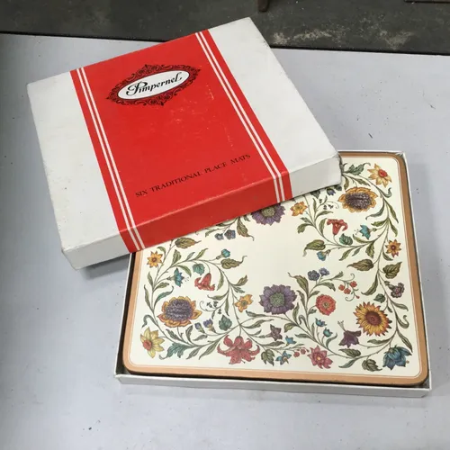 Box of six floral placemats