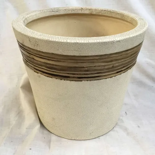 Cream ceramic planter with cracking detail and engraved brown line details