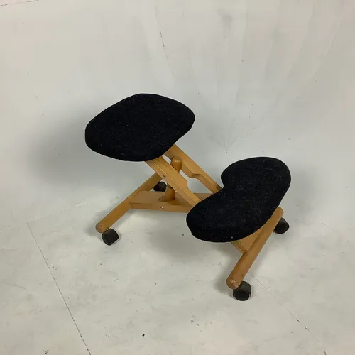 Orthopaedic Kneeling Chair with wheels