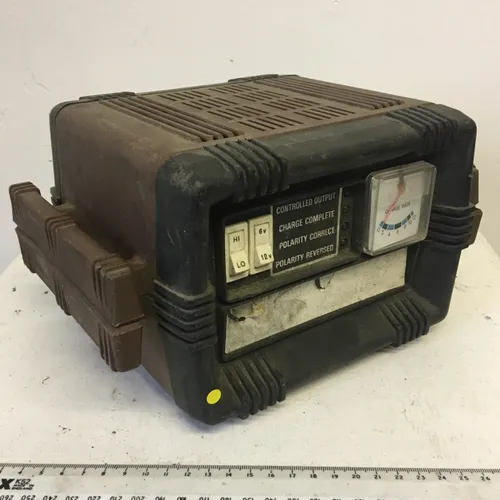 Period Battery charger brown Polarity switches