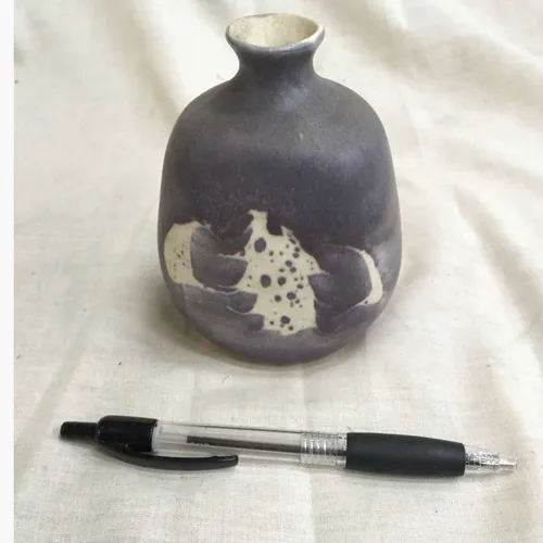 Short purple and white vase ornament 