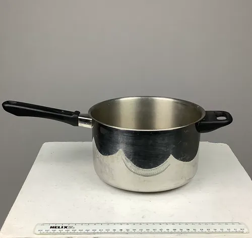 Various silver cooking pots 