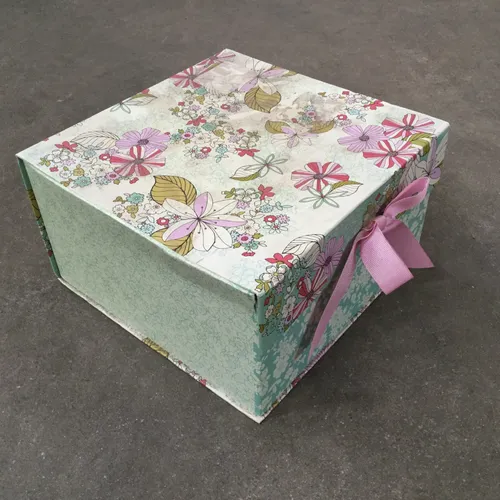 Floral Print Card Hinged Lid Box with Pink Bow