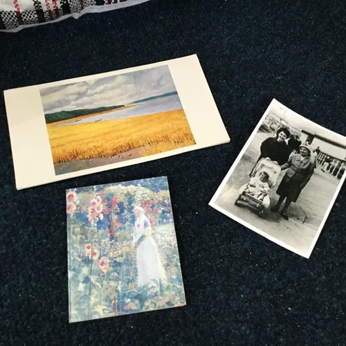 Quantity of Postcards / Photos