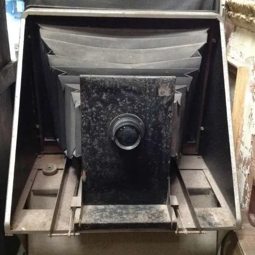 Period large freestanding camera unit