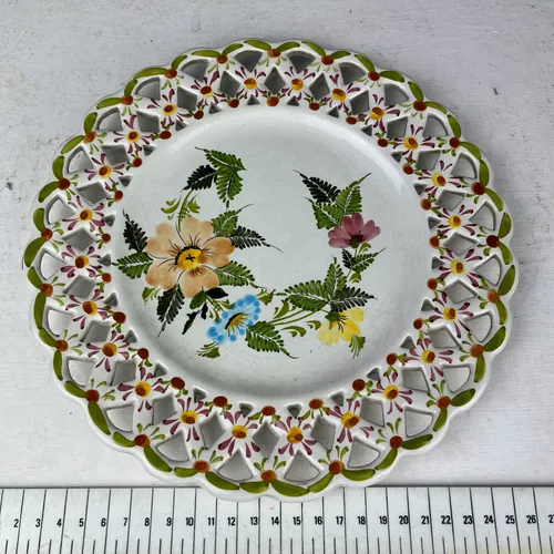 Casafina Pottery Style Wall Hanging Plate