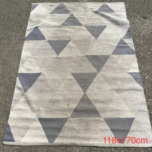 Grey Tones Triangular Patterned Rug