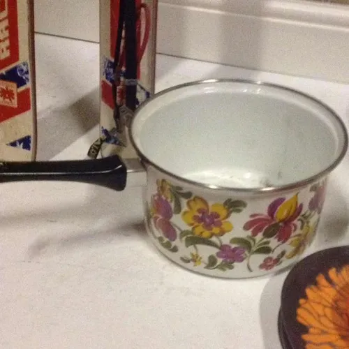 1970s kitchen cooking pot