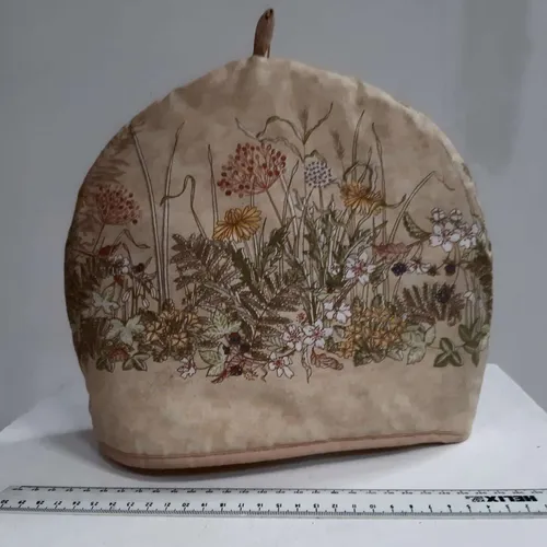 Floral tea cosy