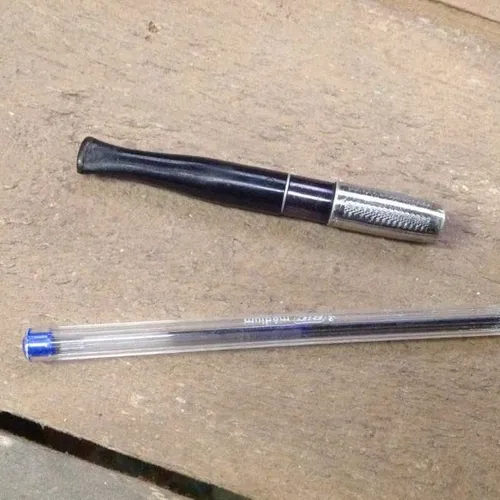 metal and black cigarette holder