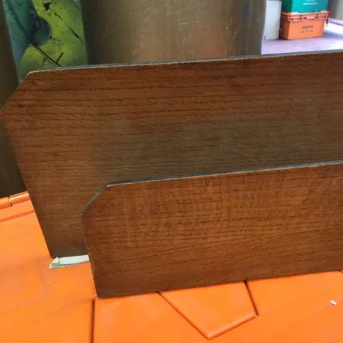 wood 1-slot desk tidy with trimmed corners