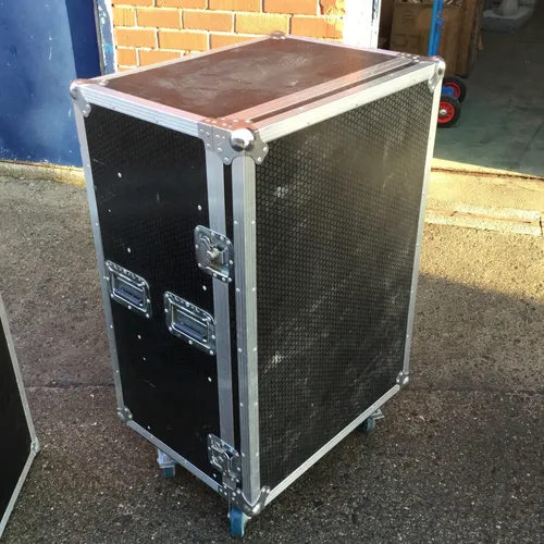 Quantity of flight/equipment boxes