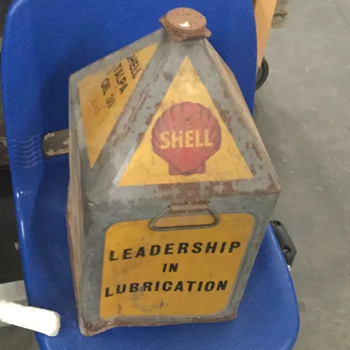 Shell oil can 