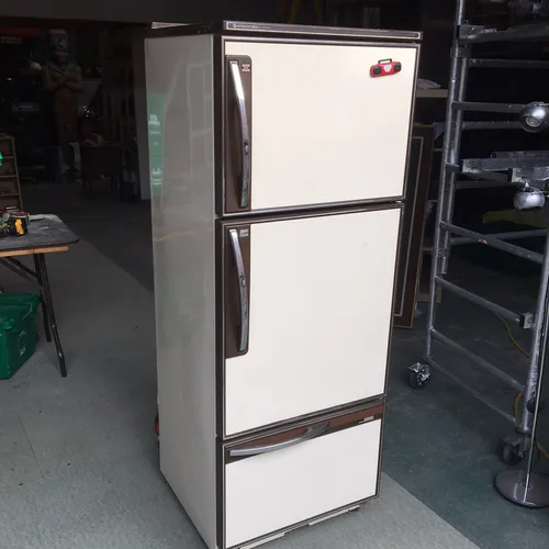 Hitachi R-726RVC classic 80s beige fridge