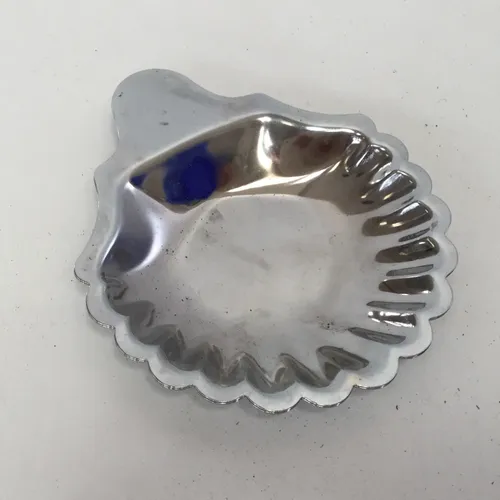 Metal mirrored shell ashtray 