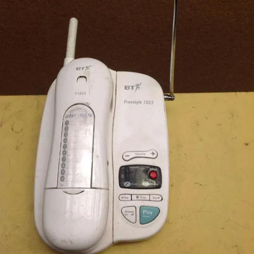BT Freestyle 1025 white cordless push button telephone with answering machine