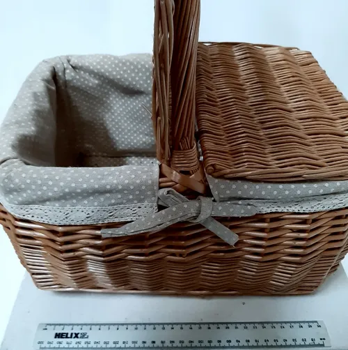 Light wicker picnic basket/hamper 